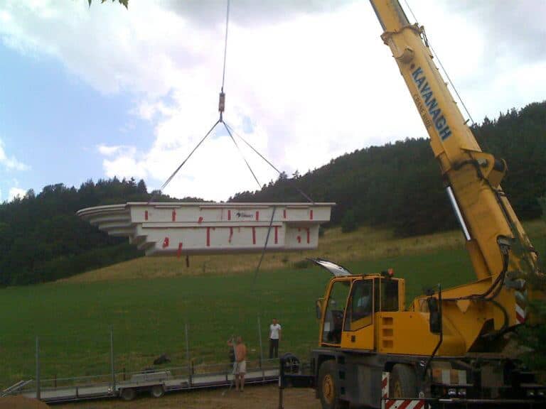 Pool construction – placing the ceramic pool with a crane