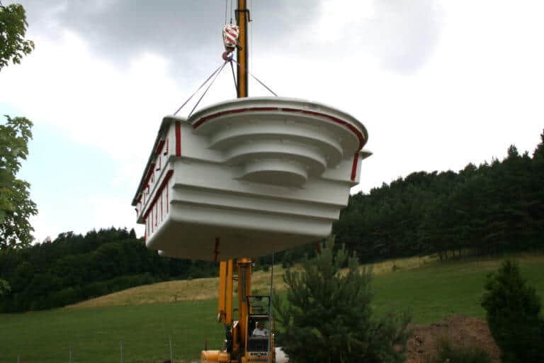 Pool construction – settling the pool with a crane