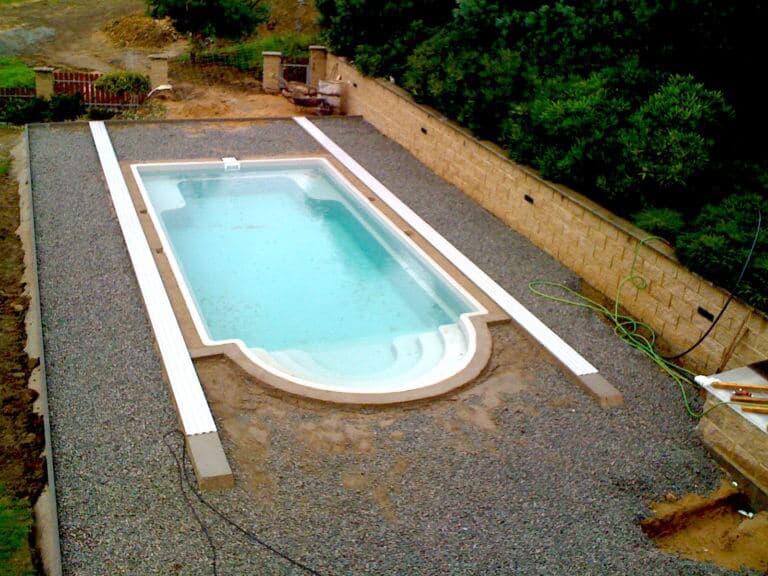 Settling the rails of pool roofing