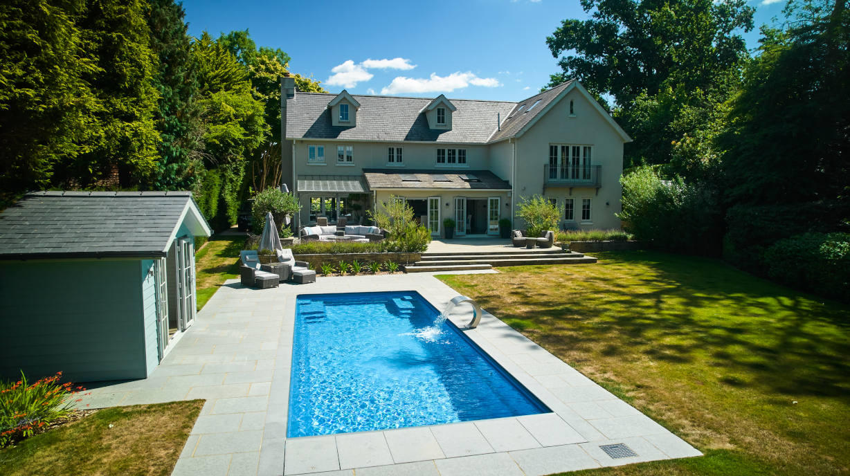 Beautiful XL-Trainer Pool in Woldingham, Surrey - Gallery Image 2