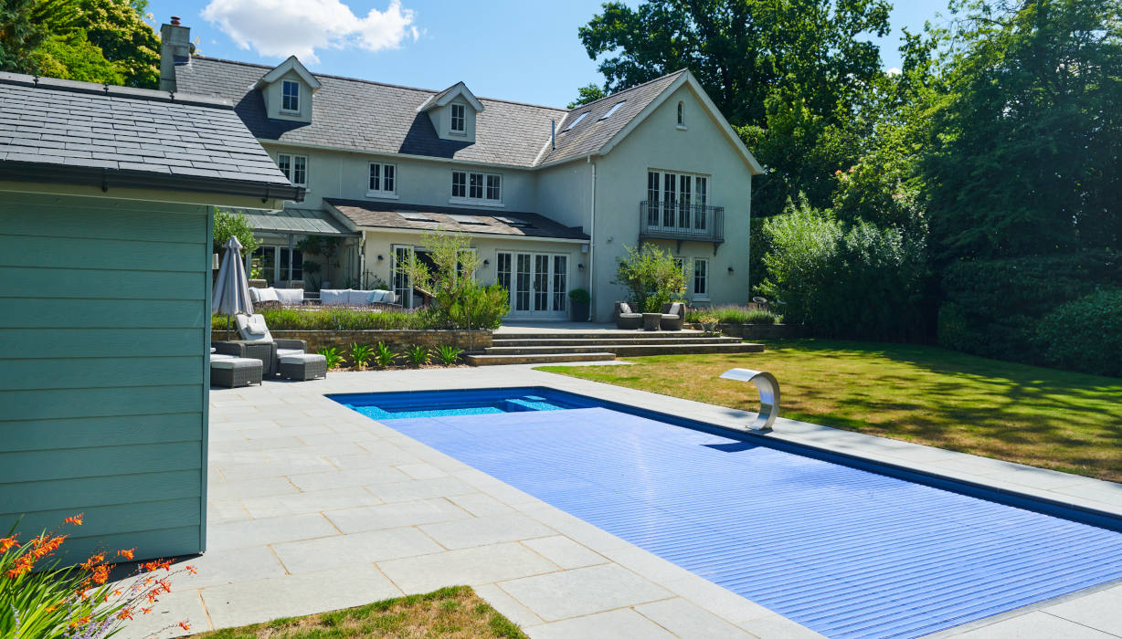 Beautiful XL-Trainer Pool in Woldingham, Surrey - Gallery Image 4